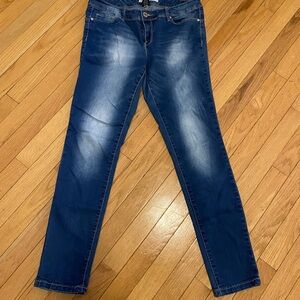 Slim Fit Women's Skinny Jeans in Dark Blue Wash